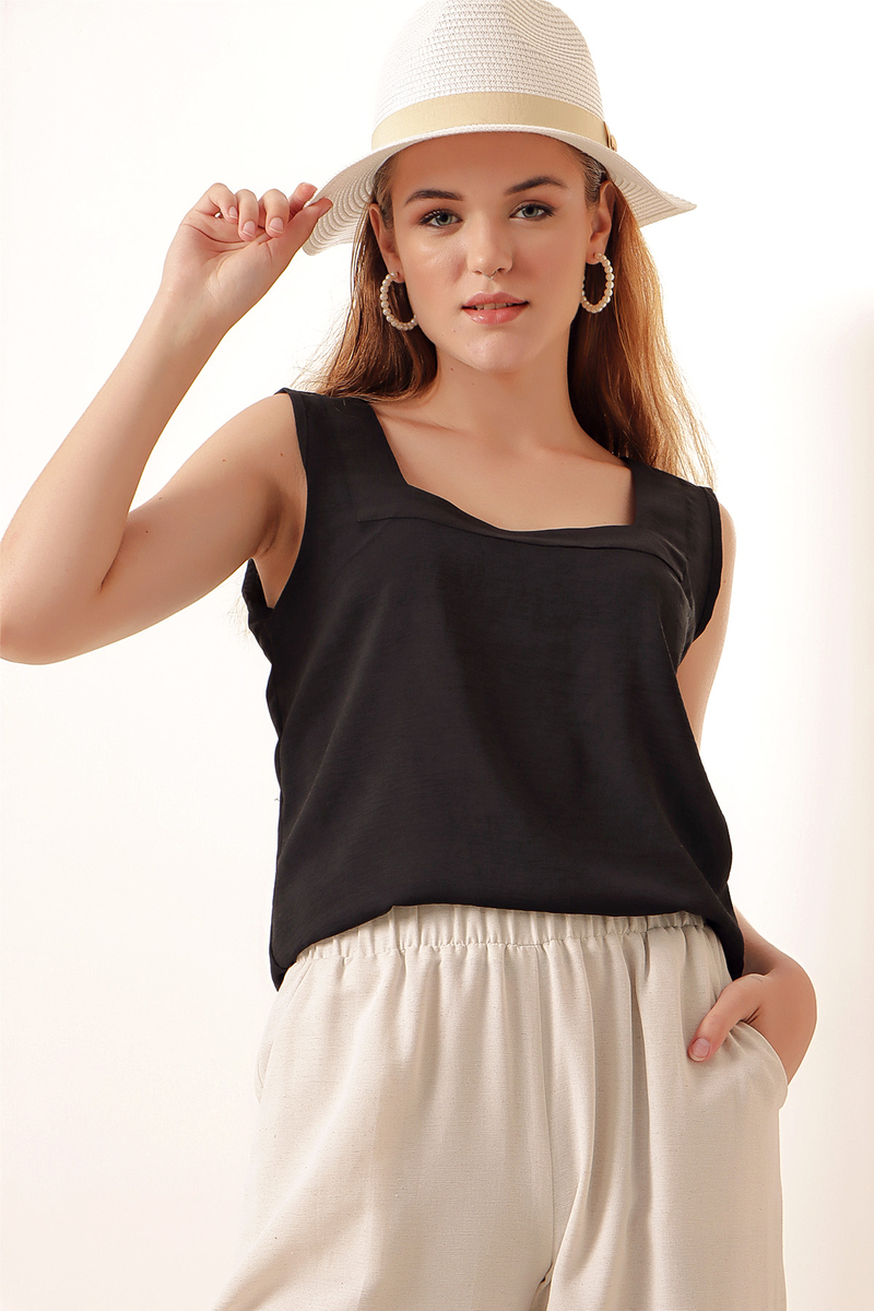 0405 Kare Yaka Dökümlü Bluz - Siyah - BİGDART