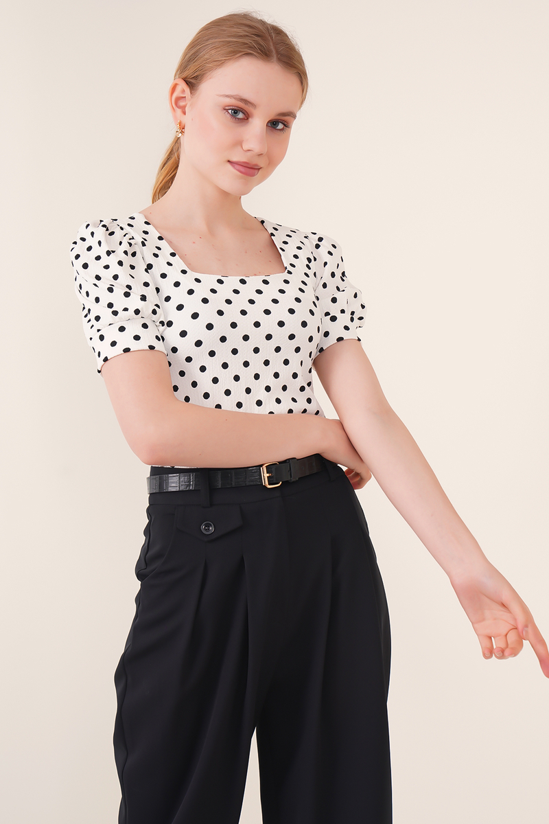 0409 Kare Yaka Örme Bluz - A.Beyaz - BİGDART