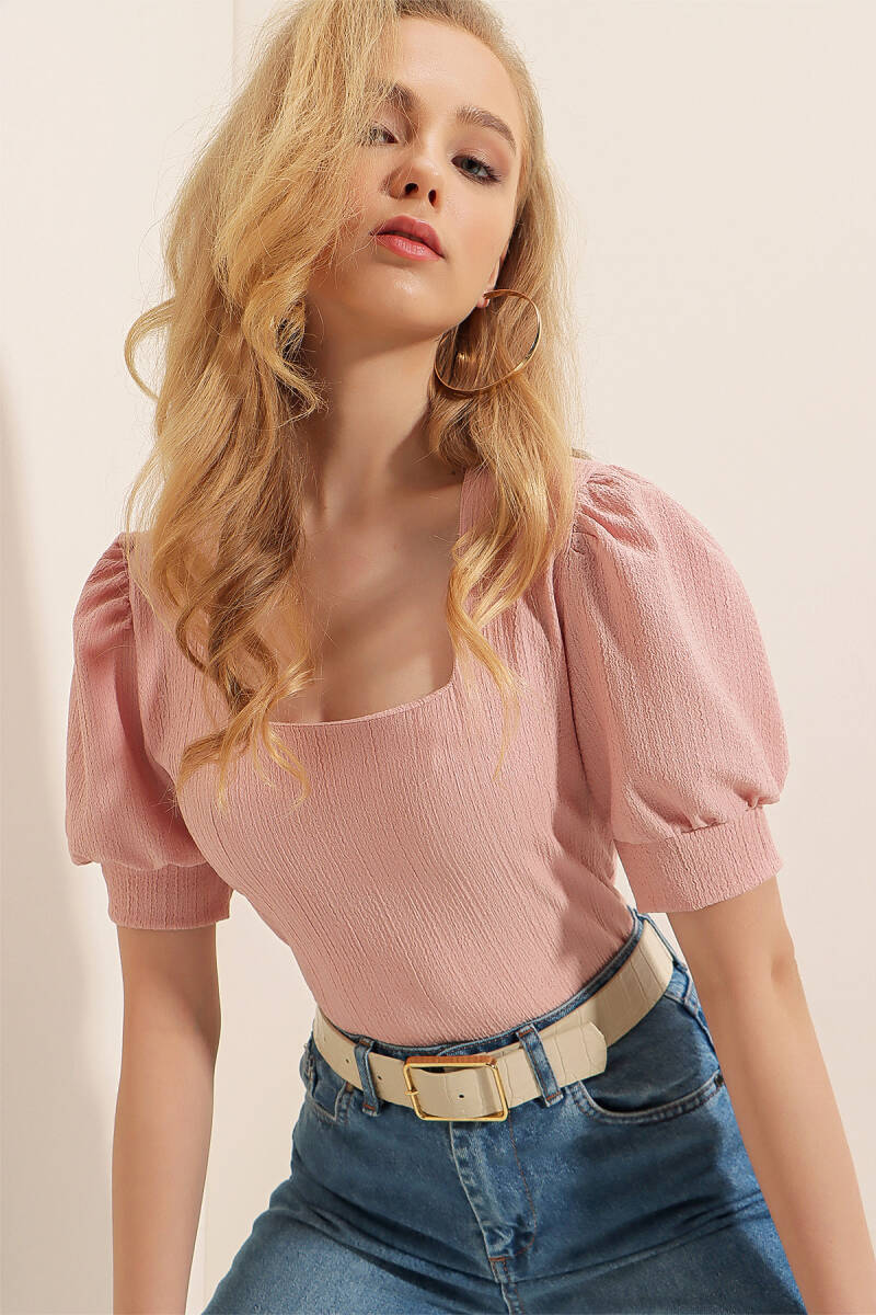 0409 Kare Yaka Örme Bluz - Pudra - BİGDART