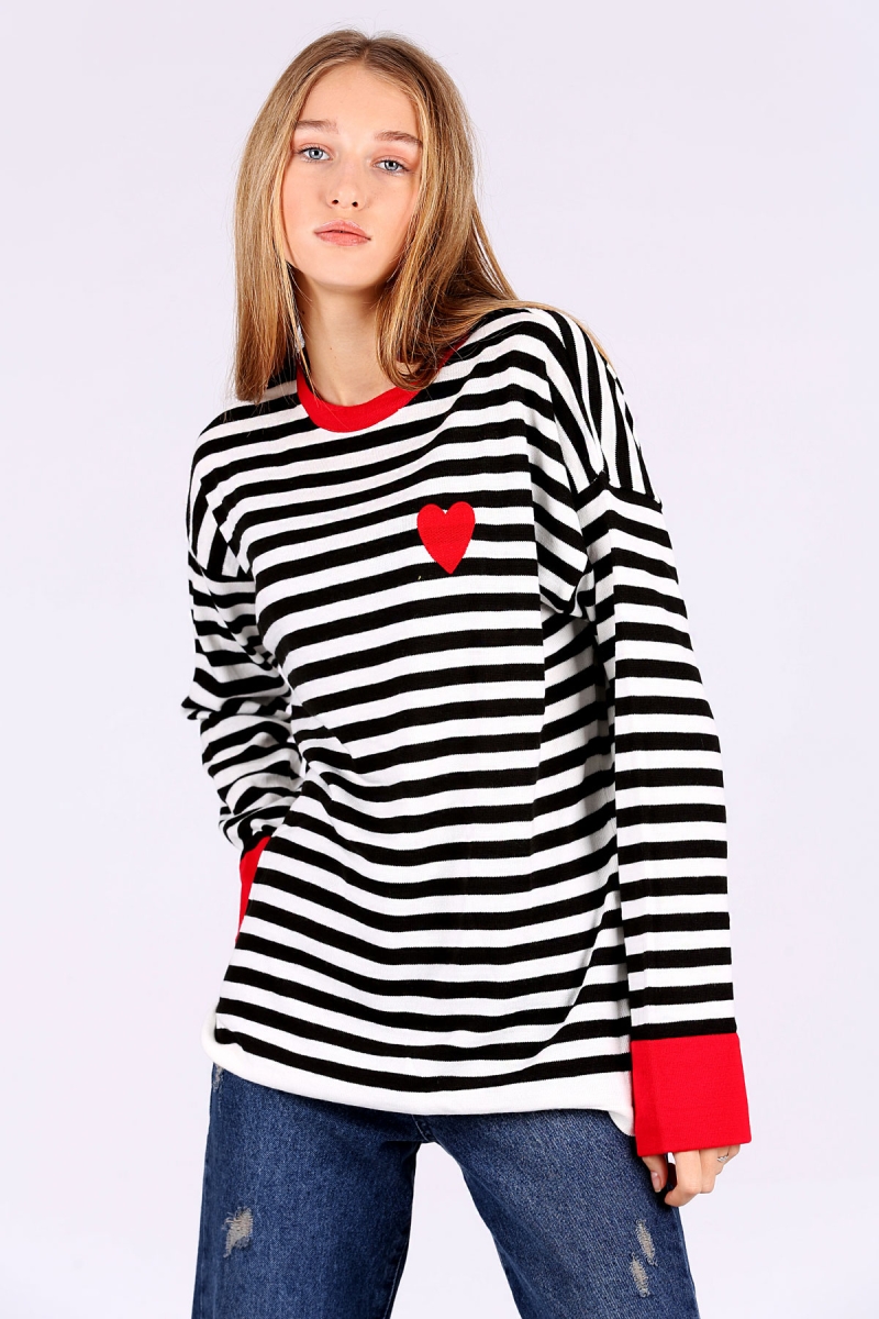 15766 Kalp Detaylı Siyah Beyaz Çizgili Oversize Triko Kazak - Siyah - BİGDART