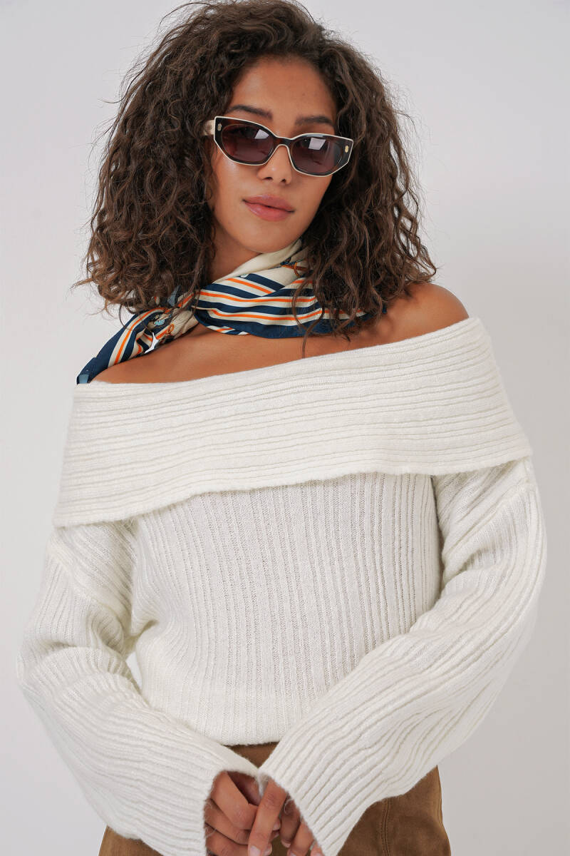 15908 Kadın Açık Omuz Oversize Triko Kazak - Beyaz - BİGDART