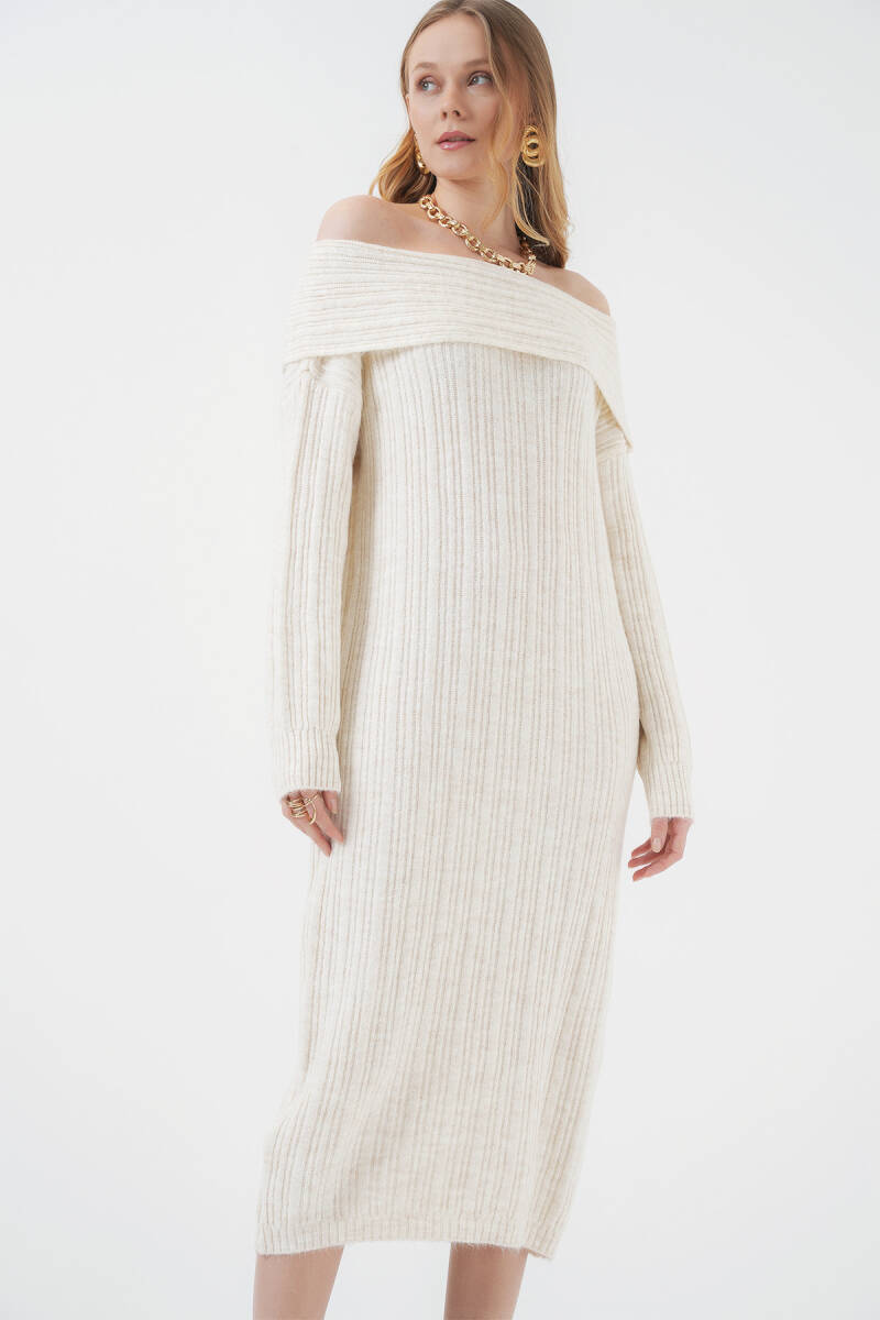 15920 Madonna Yaka Oversize Triko Elbise - Ekru - BİGDART