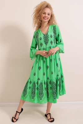 2349 V Yaka Desenli Elbise - Yeşil 