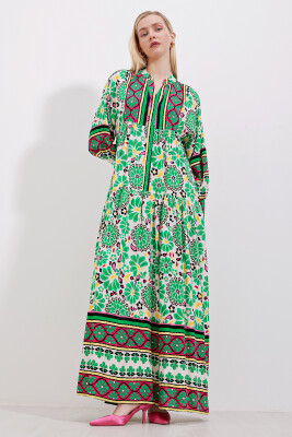 2423 Otantik Desenli Tesettür Elbise - E.Yeşil - BİGDART