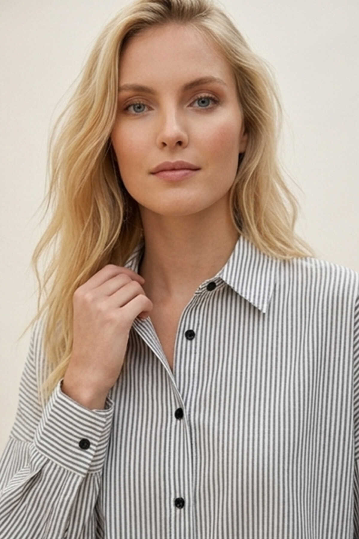Kadın Siyah Beyaz Çizgili Oversize Uzun Basic Gömlek 3900 - 3