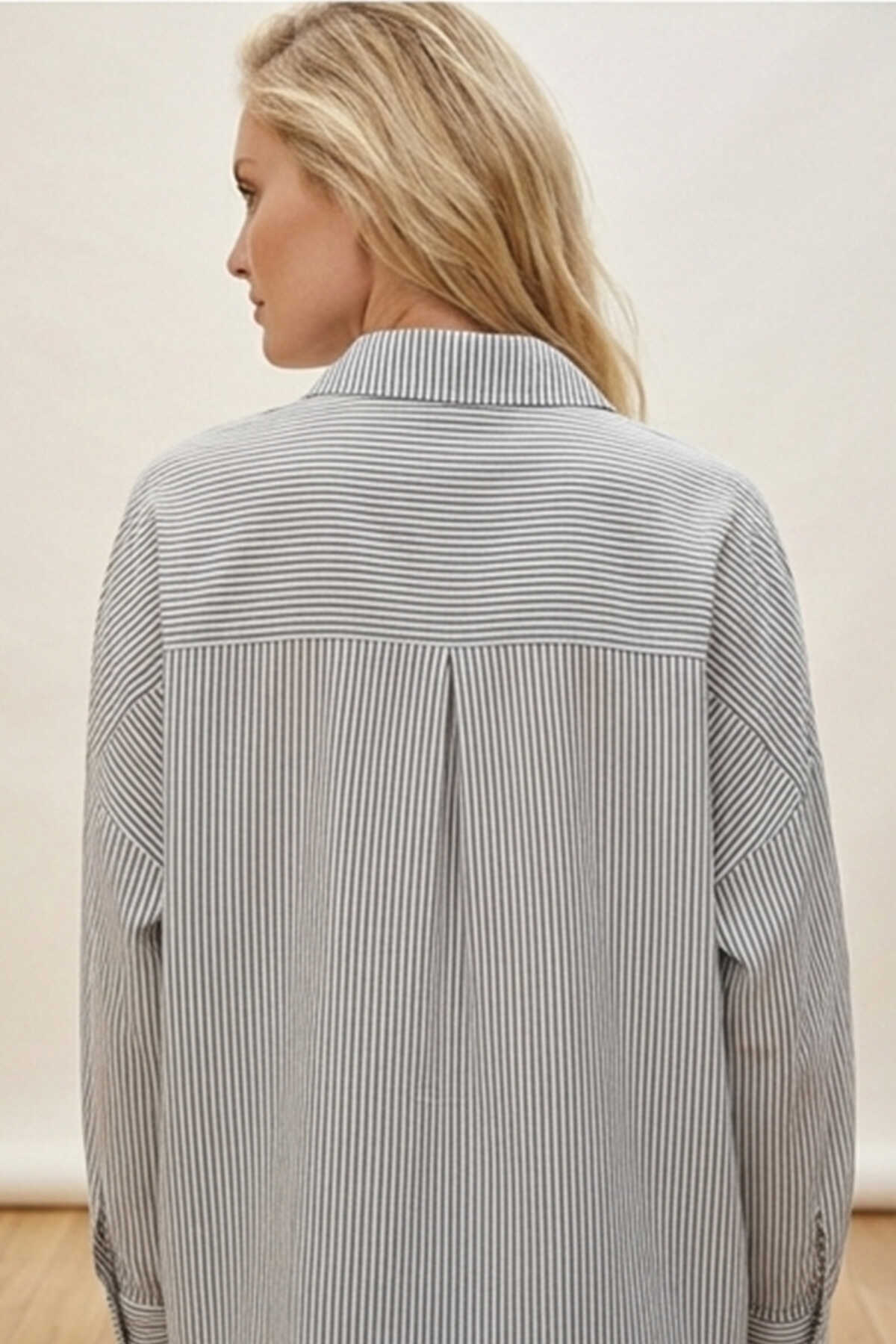 Kadın Siyah Beyaz Çizgili Oversize Uzun Basic Gömlek 3900 - 4