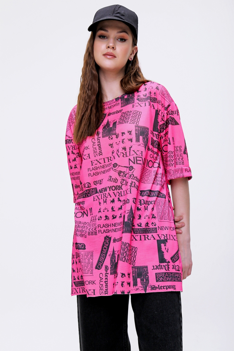 4299 Gazete Baskılı Oversize Tshirt - Fuşya - BİGDART