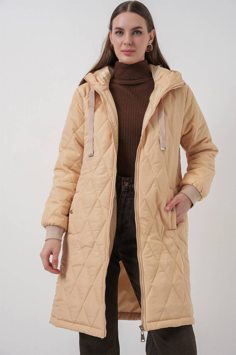 5138 Kapitone Uzun Şişme Mont - Bej - BİGDART