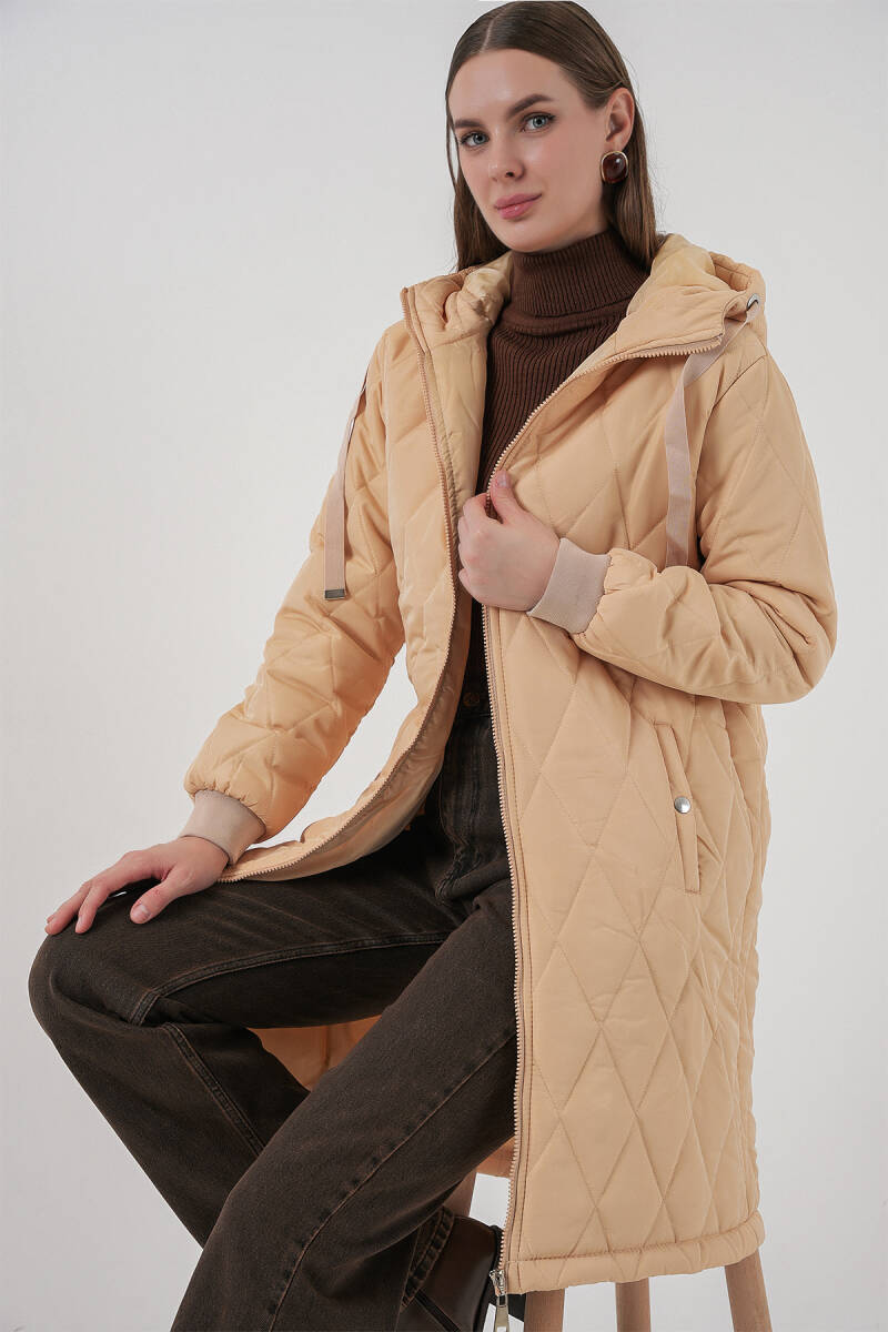 5138 Kapitone Uzun Şişme Mont - Bej (1)