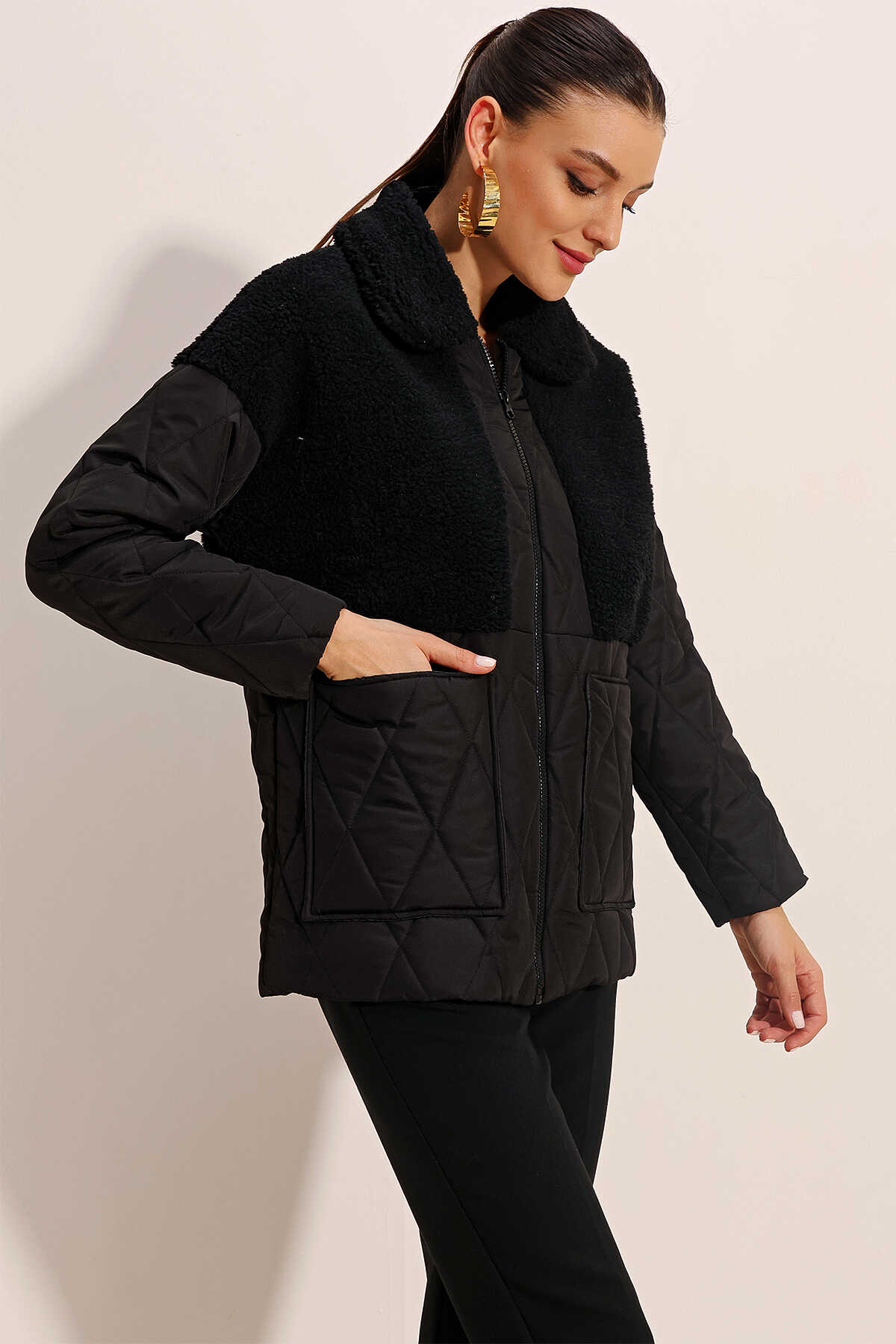 5182 Peluş Detaylı Oversize Şişme Mont - Siyah - 4