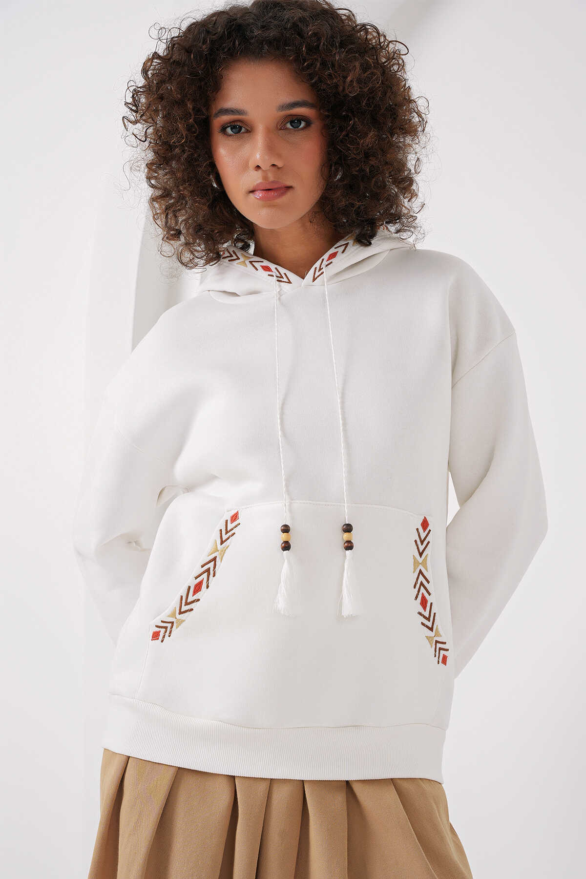 55443 Nakışlı Oversize Sweatshirt - Beyaz - 1