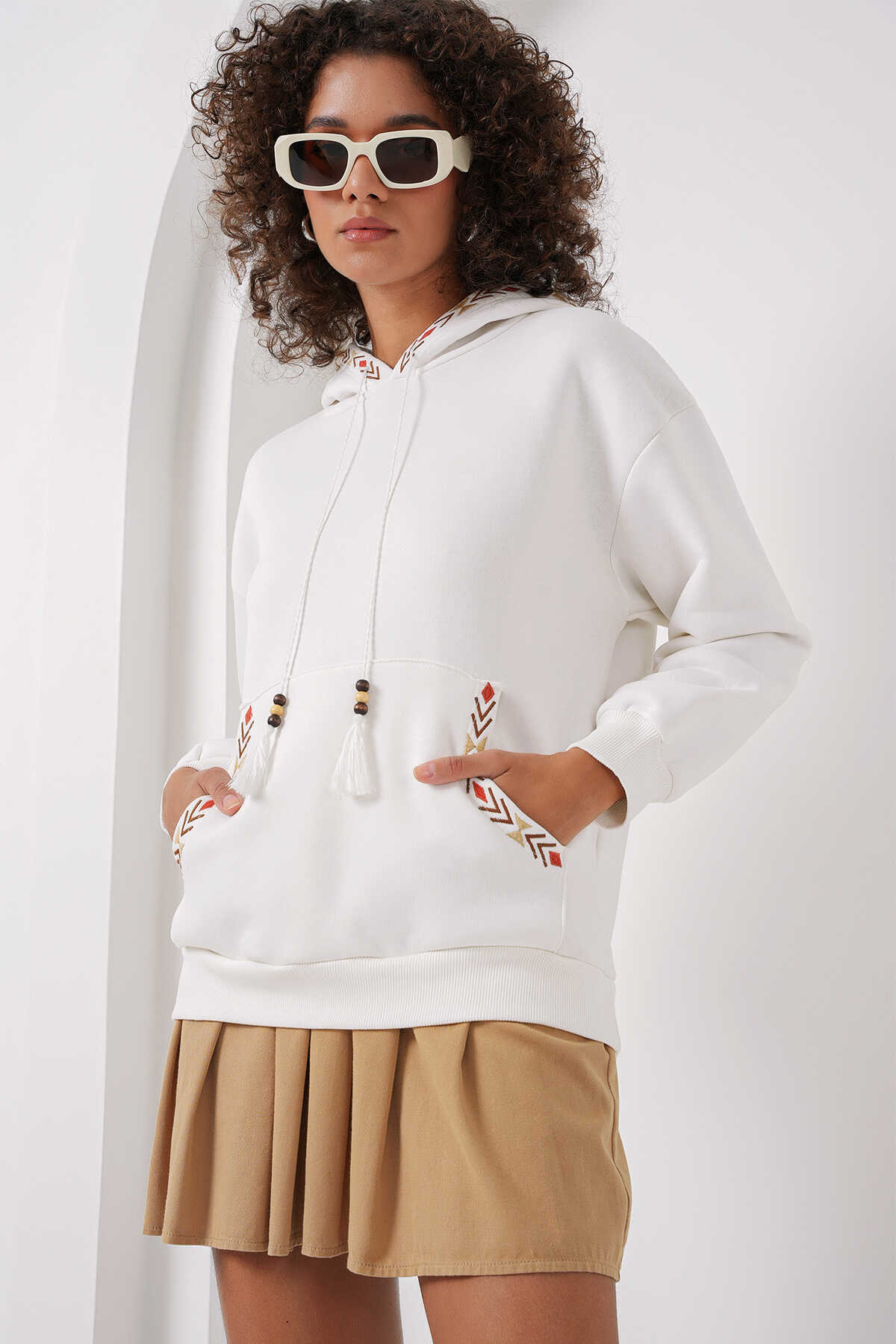 55443 Nakışlı Oversize Sweatshirt - Beyaz - 3
