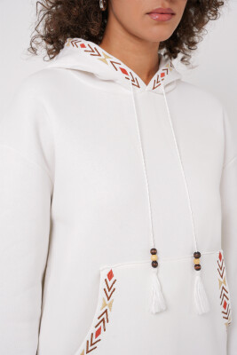 55443 Nakışlı Oversize Sweatshirt - Beyaz - 4