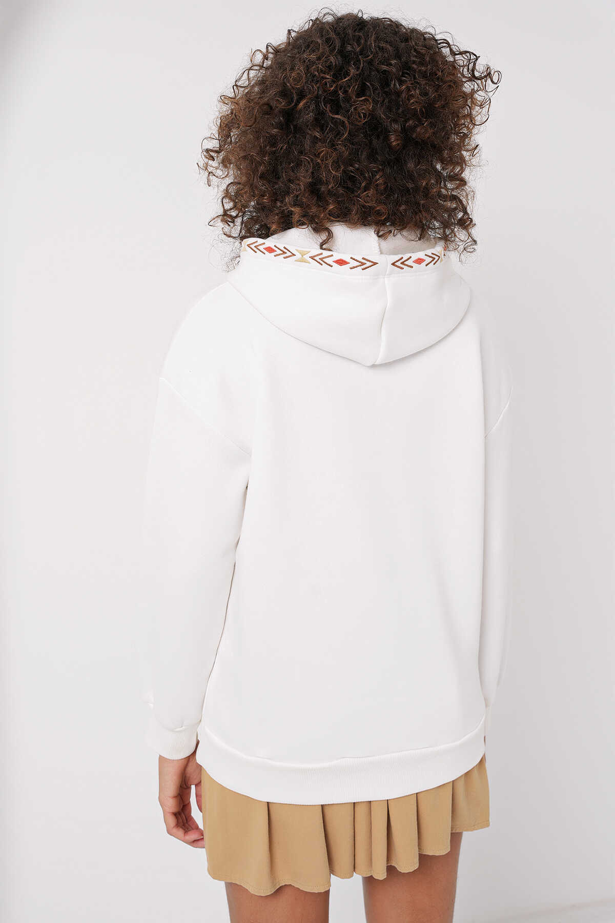 55443 Nakışlı Oversize Sweatshirt - Beyaz - 5