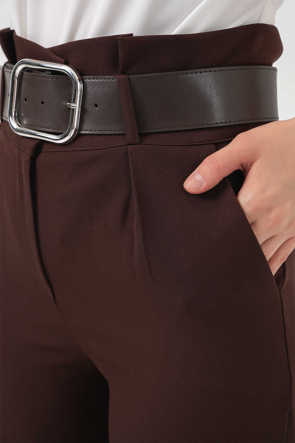 6556 Kemerli Kumaş Pantolon - Kahverengi - 7