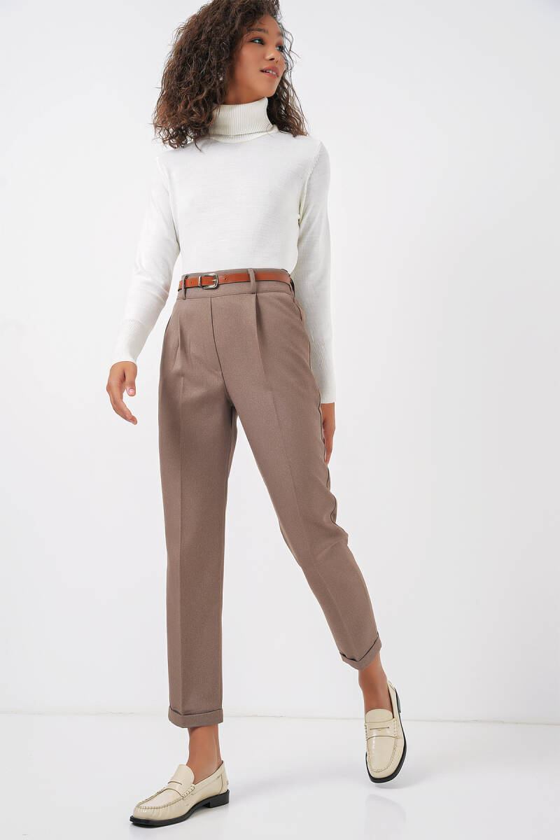 6686 Kadın Pileli Kemerli Kumaş Pantolon - Camel - BİGDART