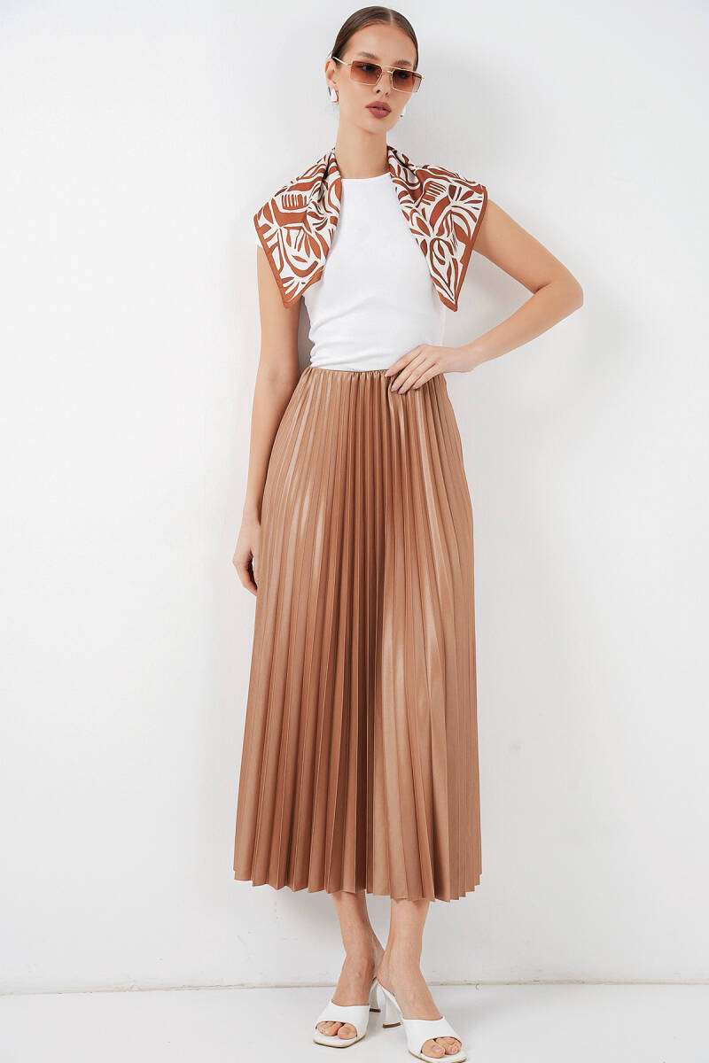 8009 Deri Görünümlü Piliseli Etek - Camel - BİGDART