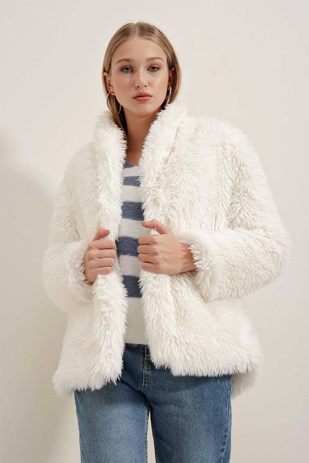 9088 Peluş Kaban - Beyaz - 1
