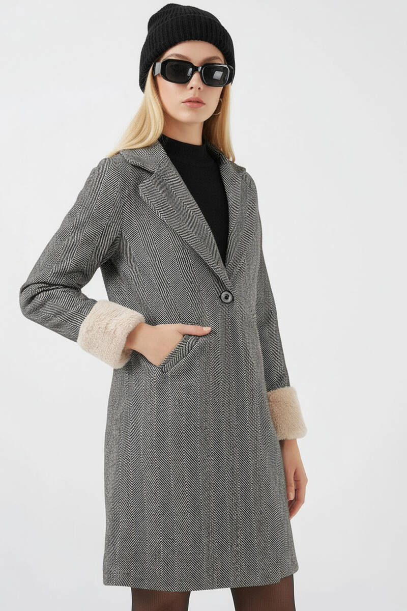 9145 Kadın Kolları Tüylü Balık Sırtı Kaşe Kaban - D. Siyah - BİGDART