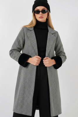 9145 Kadın Kolları Tüylü Balık Sırtı Kaşe Kaban - Siyah 