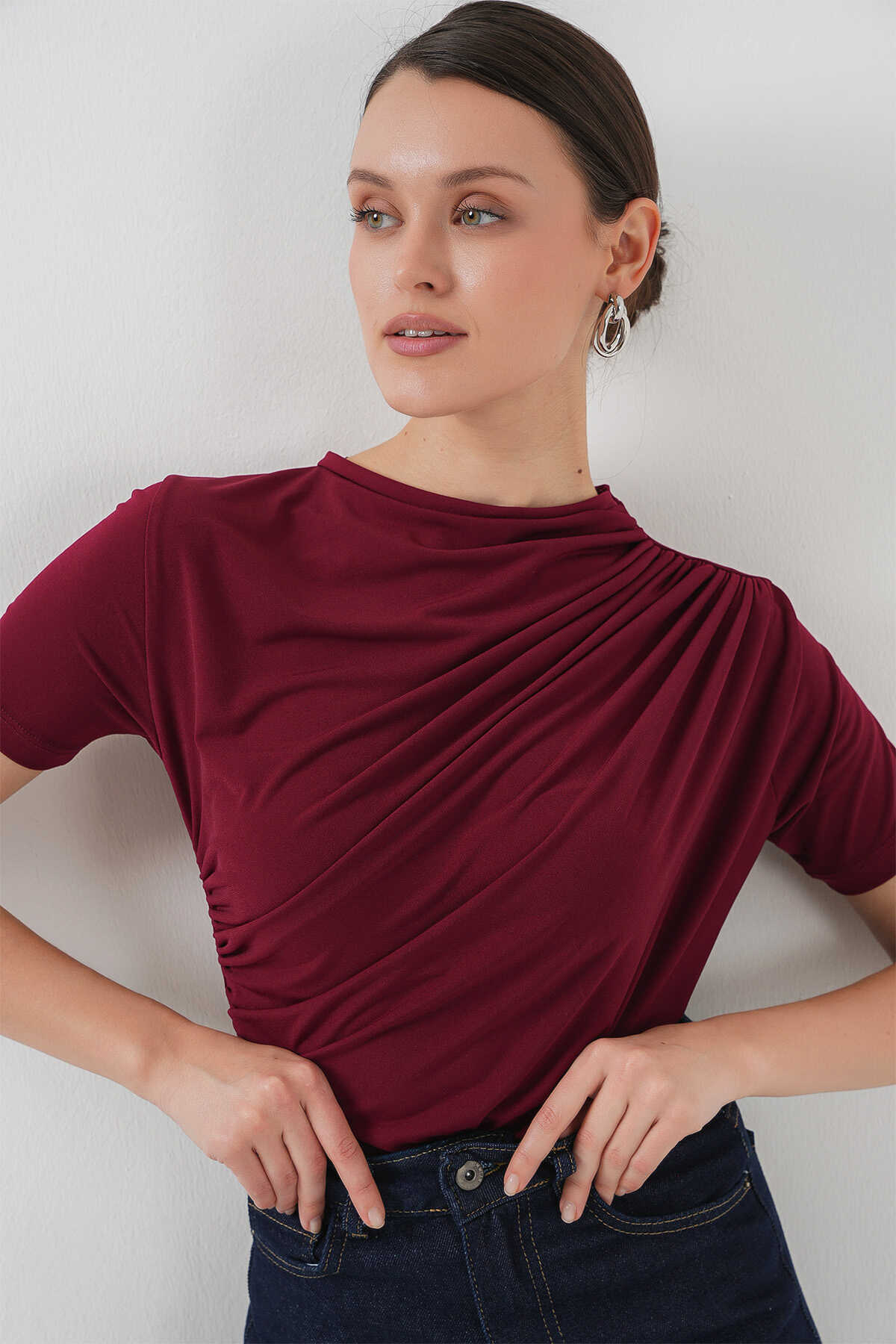 Büzgü Detaylı Kısa Kol Sandy Bluz 945 - Bordo - 4