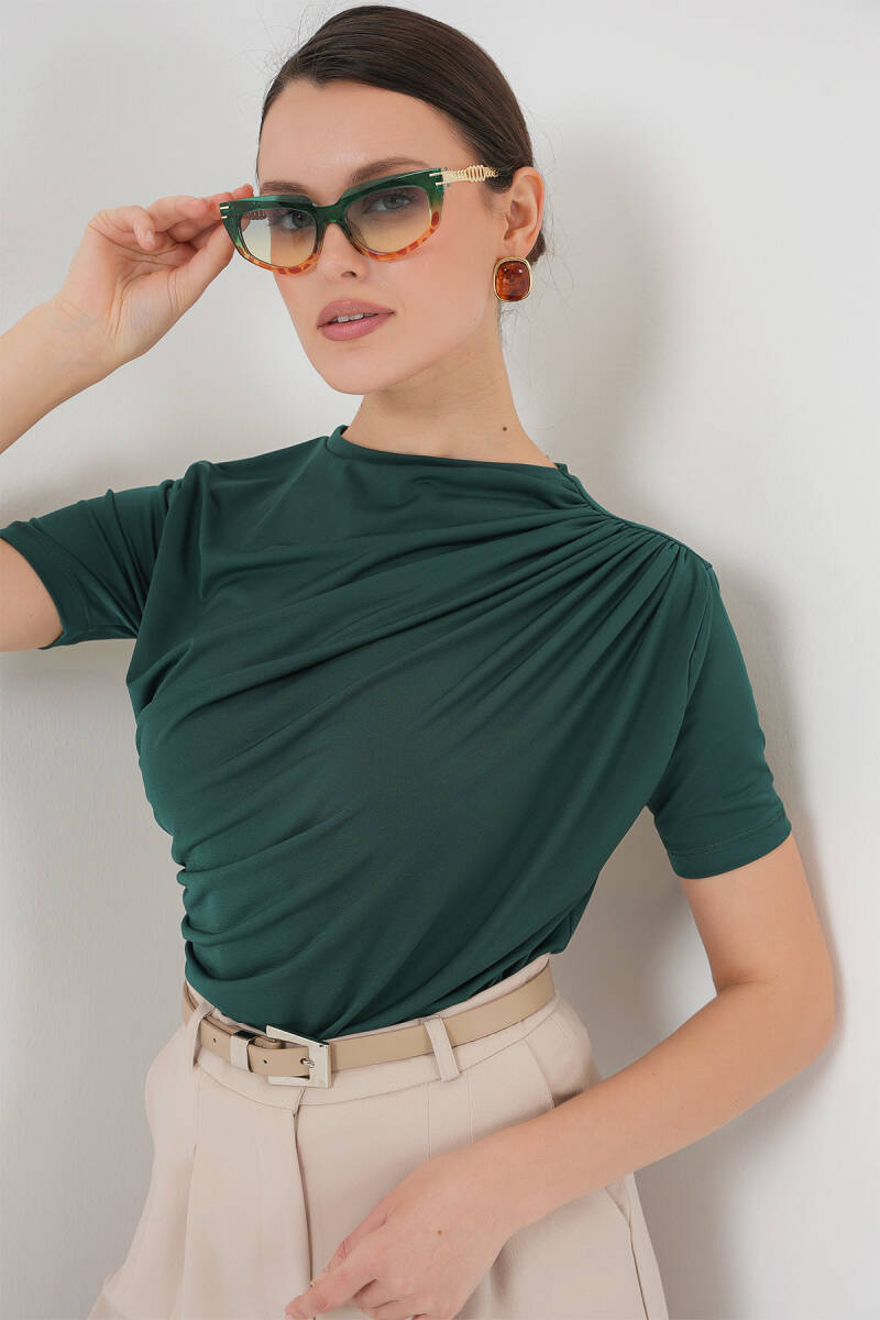 Büzgü Detaylı Kısa Kol Sandy Bluz 945 - Zümrüt Yeşili - BİGDART