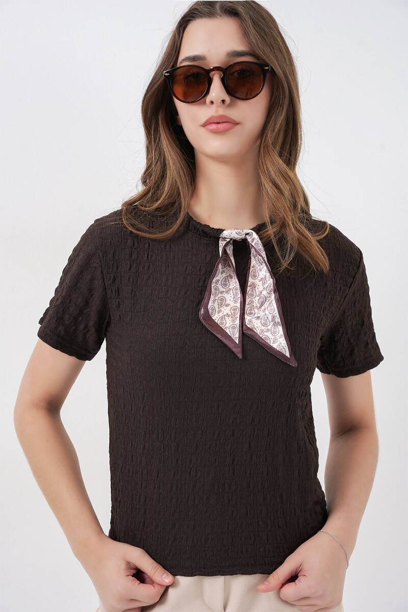 Kadın Kısa Kol Fularlı Örme Bluz 981 - Kahverengi - BİGDART