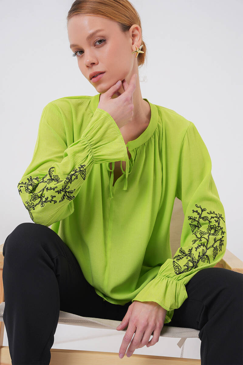 Kadın Nakışlı Örme Bluz 941 - E.Yeşil - BİGDART