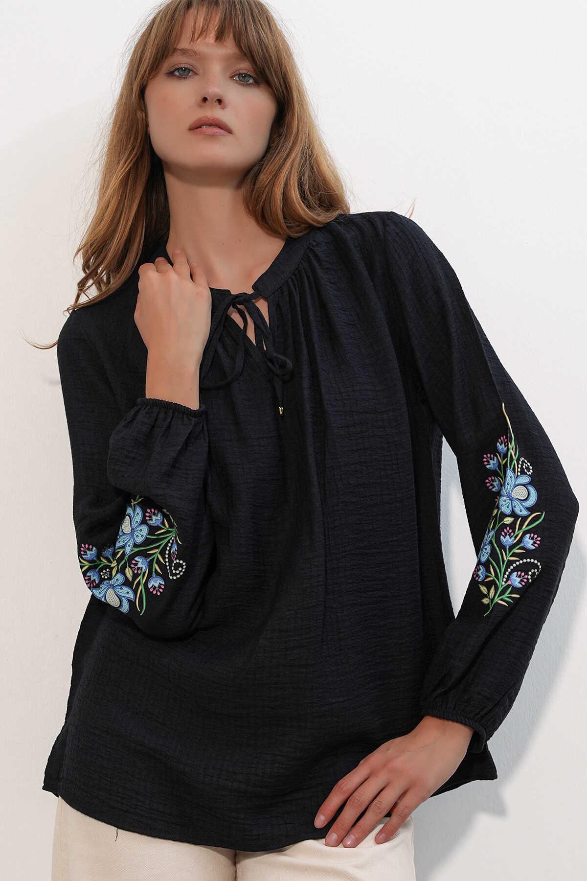 Kadın Nakışlı Oversize Bluz 1000 - Siyah - 2