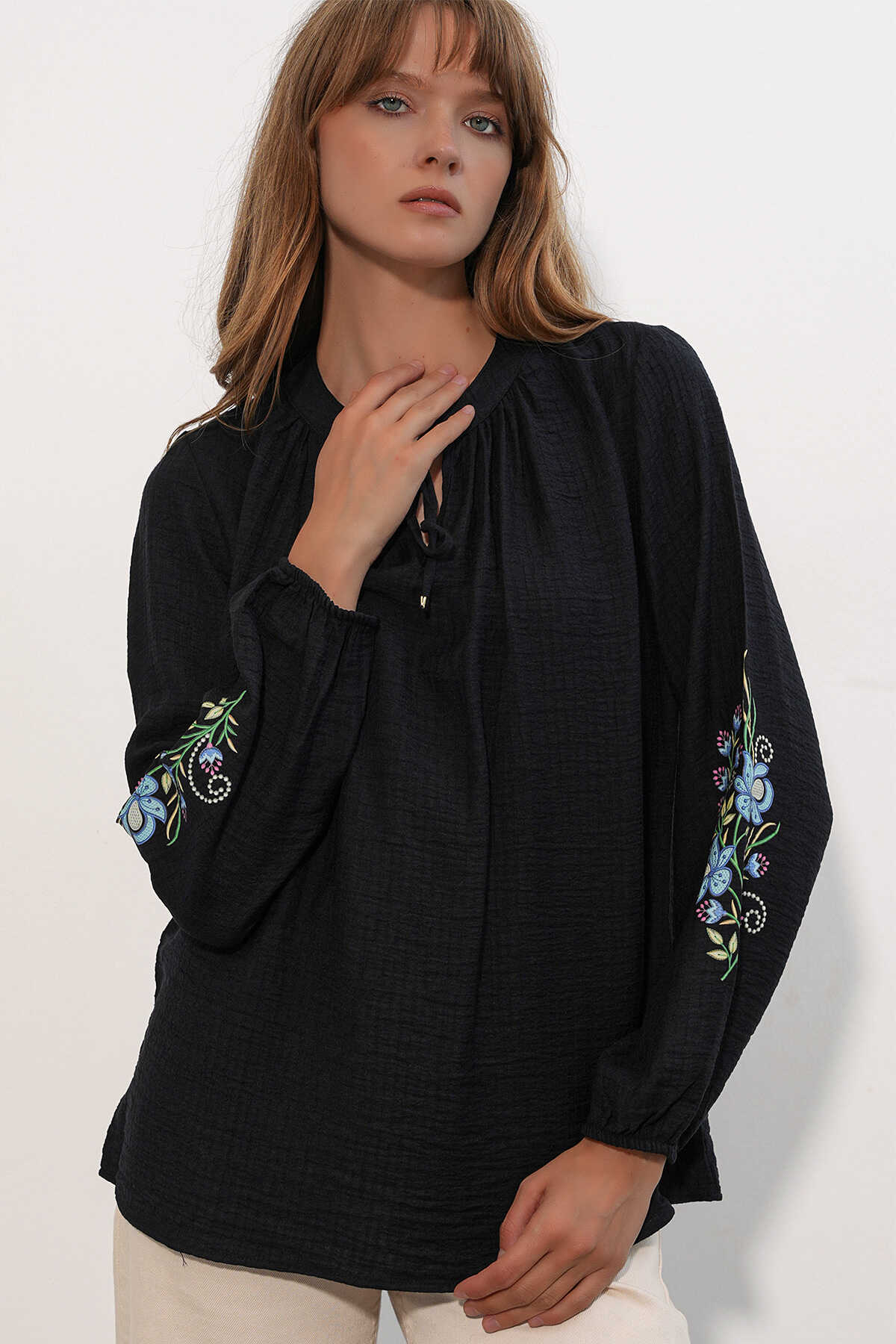Kadın Nakışlı Oversize Bluz 1000 - Siyah - 3