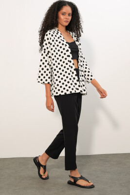 Kadın Örme Puantiyeli Kimono 5996 - Beyaz - 2