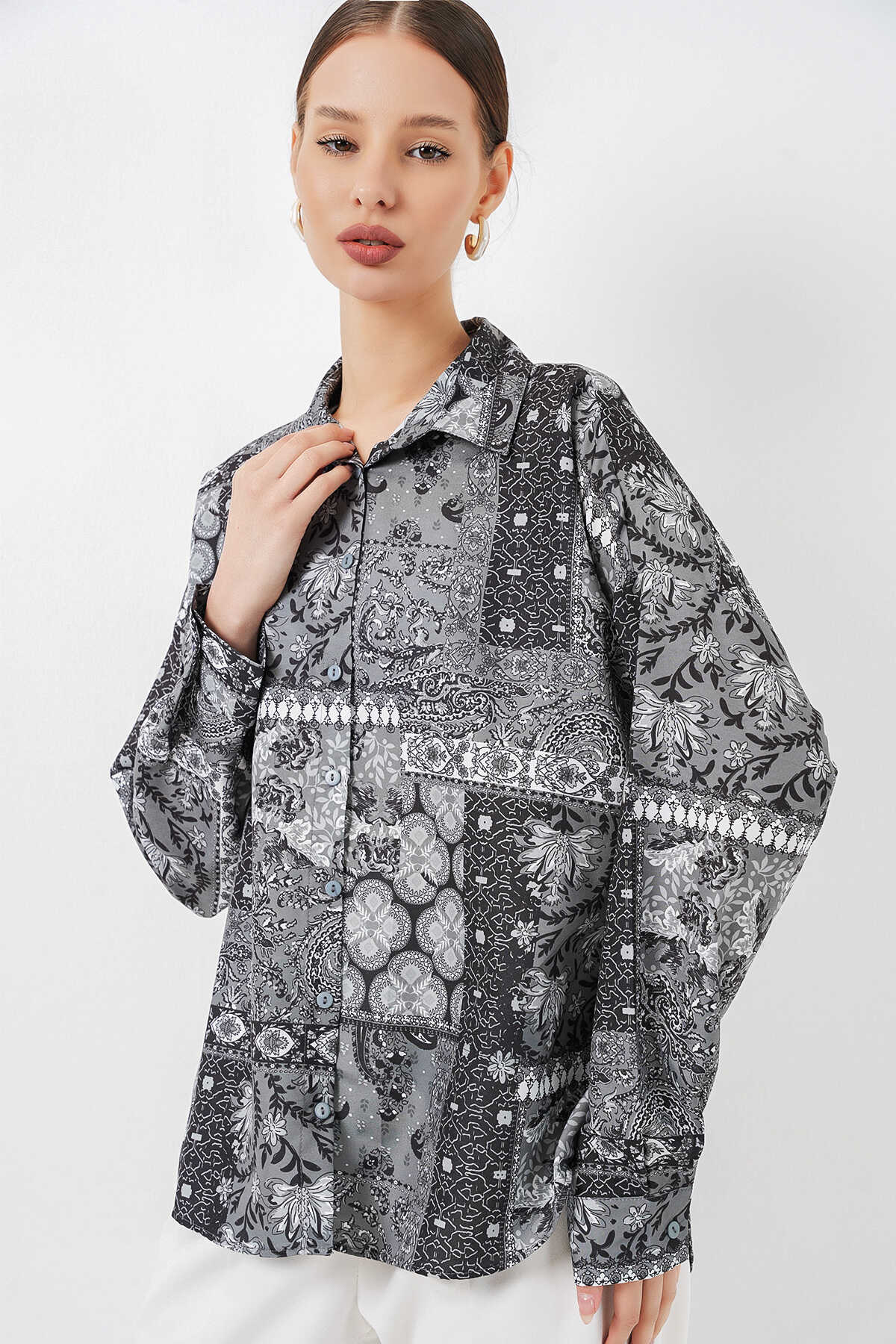 Kadın Oversize Desenli Saten Gömlek 20365 - Antrasit - 3
