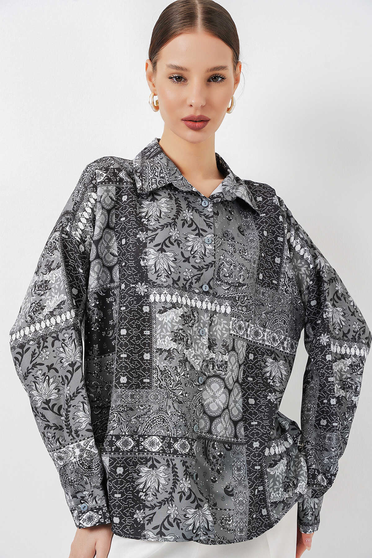 Kadın Oversize Desenli Saten Gömlek 20365 - Antrasit - 5