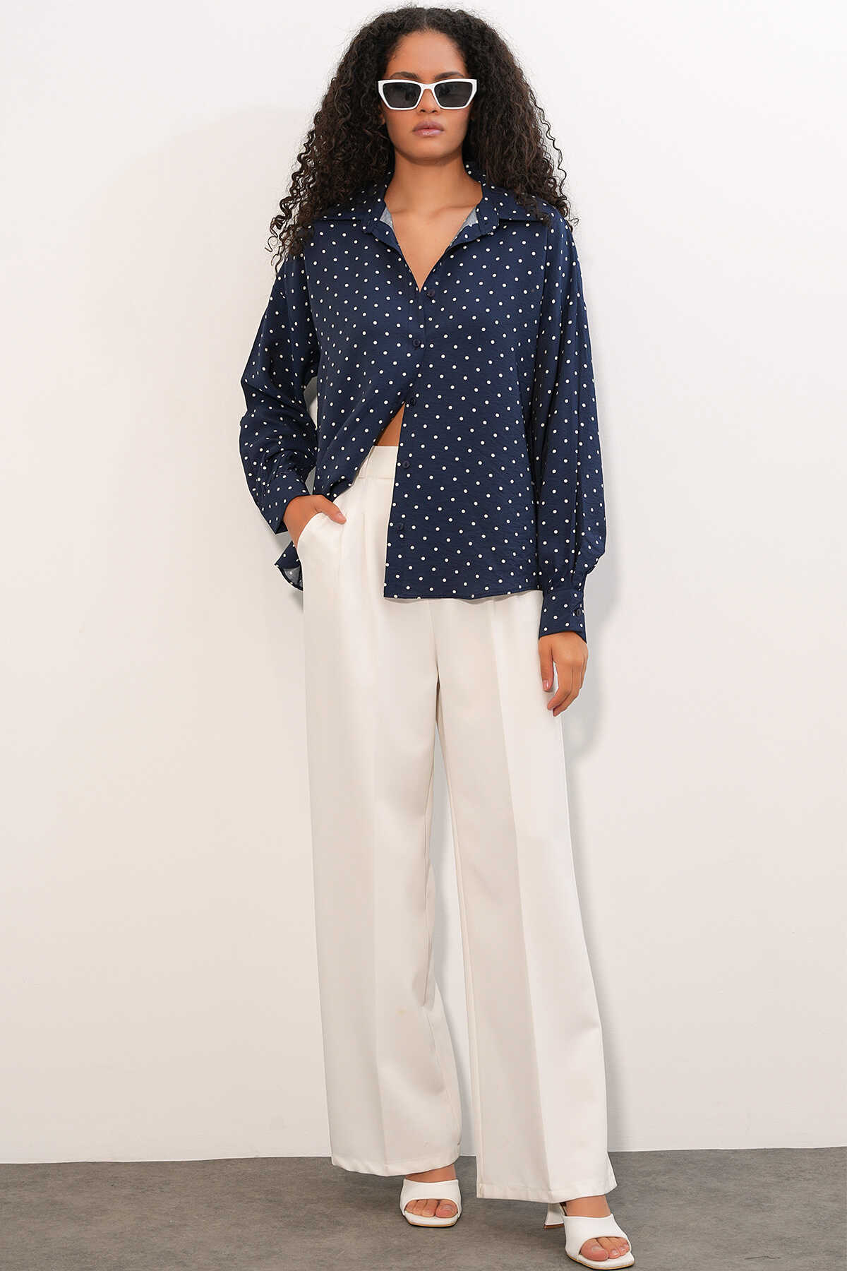 Kadın Oversize Puantiyeli Gömlek 20392 - Lacivert - 2
