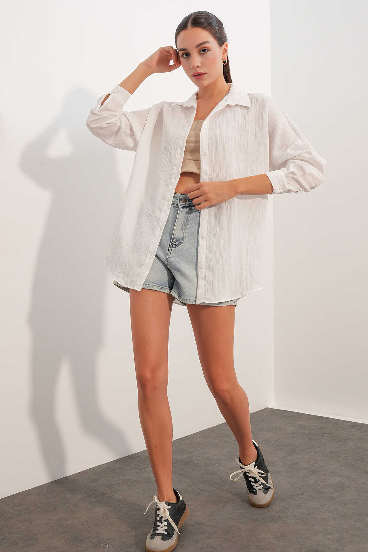 Kadın Pul Detaylı Çizgili Oversize Gömlek 20411 - Beyaz - 3