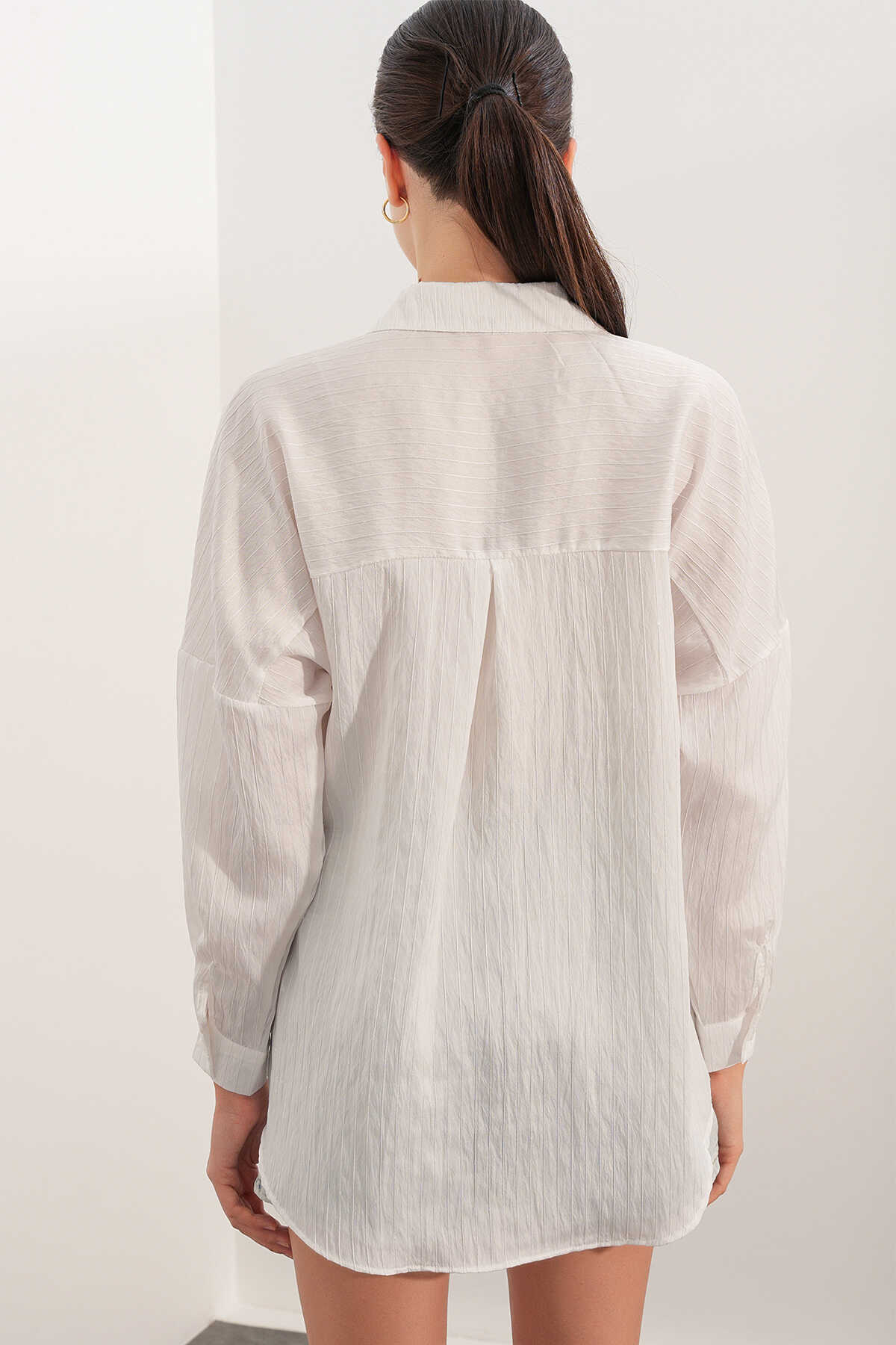 Kadın Pul Detaylı Çizgili Oversize Gömlek 20411 - Beyaz - 6