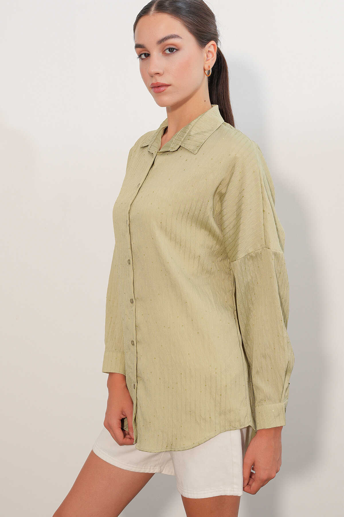 Kadın Pul Detaylı Çizgili Oversize Gömlek 20411 - Çağla - 3