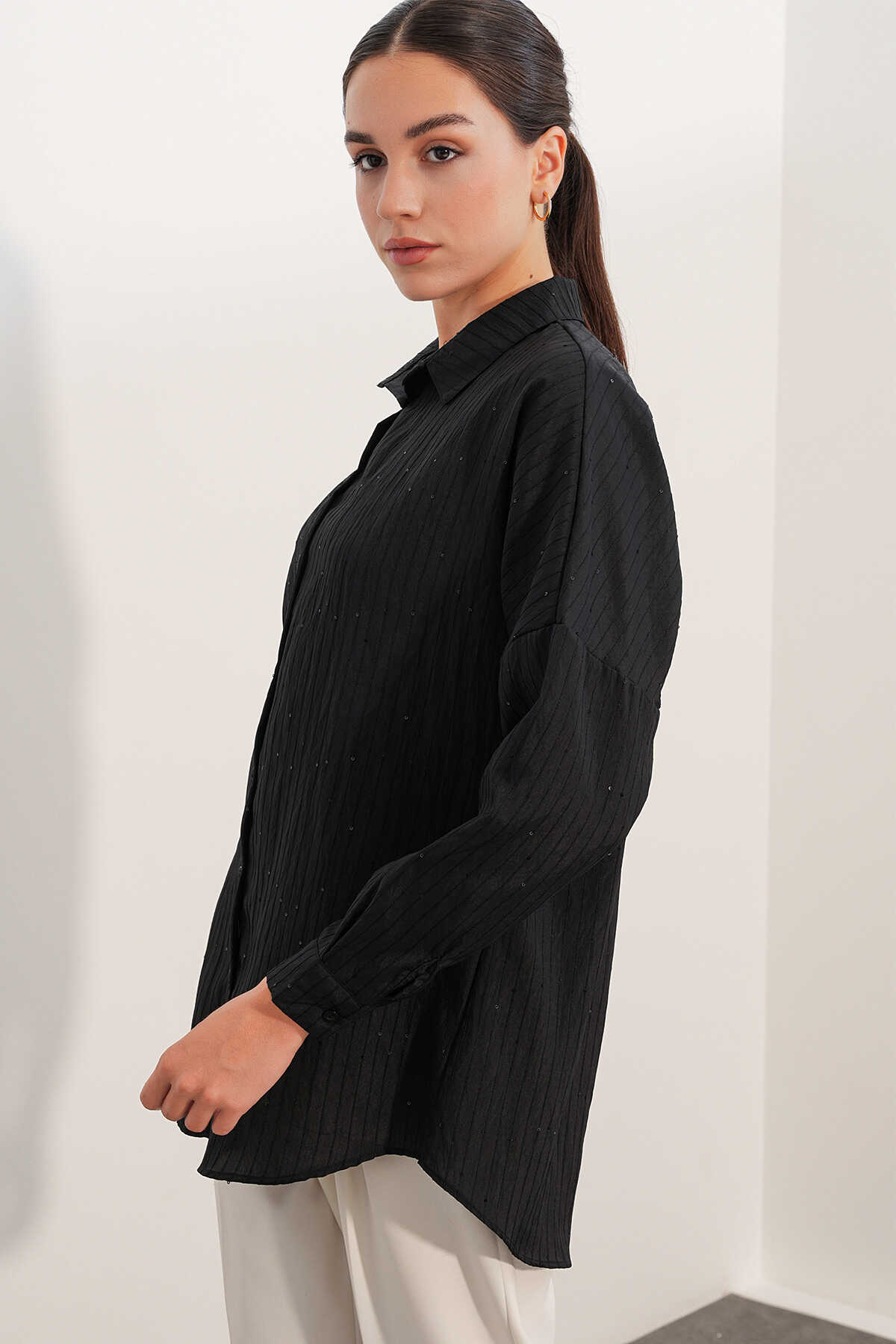Kadın Pul Detaylı Çizgili Oversize Gömlek 20411 - Siyah - 4