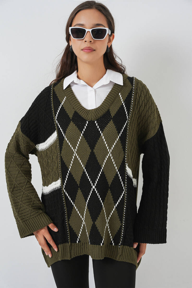 Kadın V Yaka Desenli Triko Kazak 15933 - Haki - BİGDART