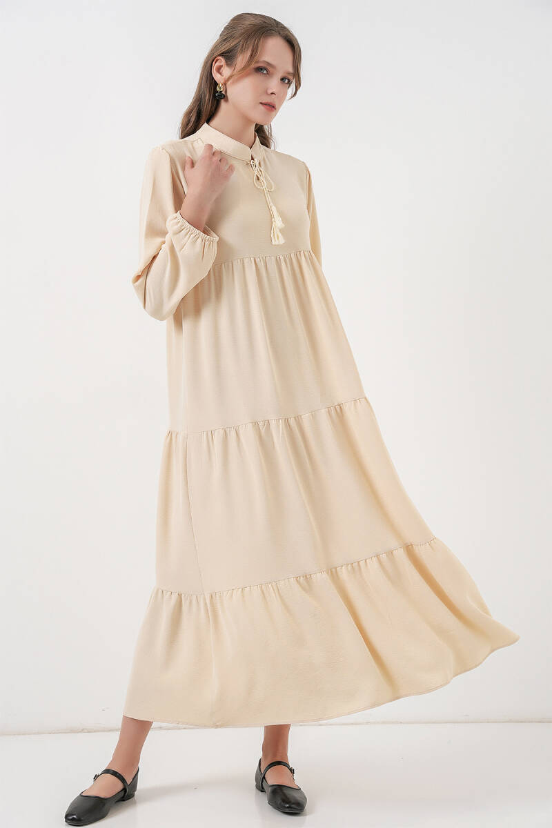 T1627 Yaka Bağcıklı Elbise - Krem - BİGDART